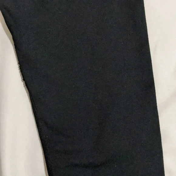 FABLETICS Define PowerHold Mid-Rise Capri, Color Black Size XS - Picture 11 of 14